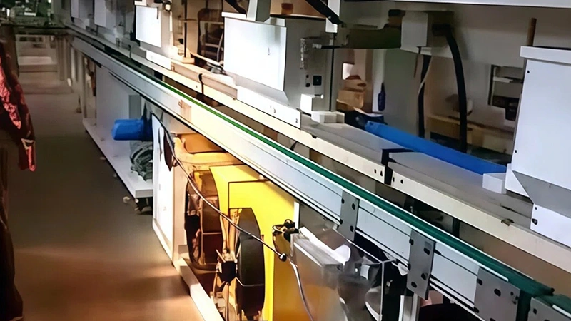 Transportador desviador de cuerpos de lata