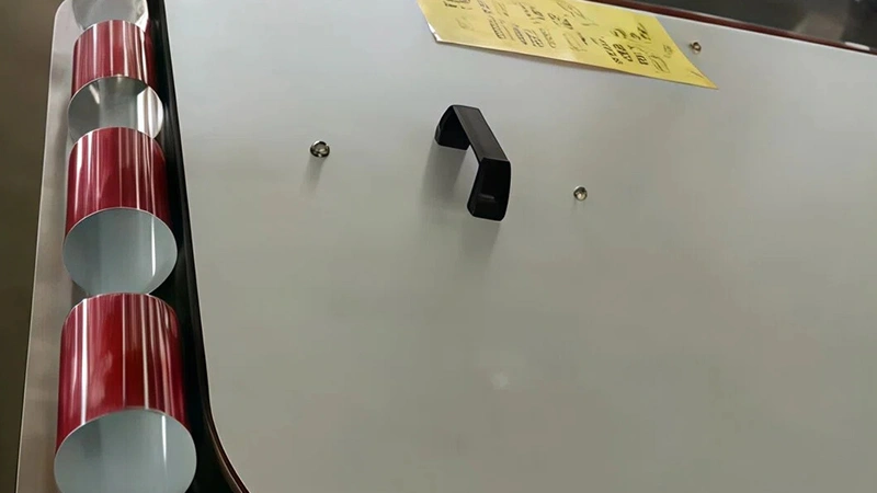 Transportador de retorno tipo U para cuerpos de lata con volteador