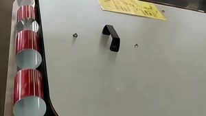 Transportador de retorno tipo U para cuerpos de lata con volteador