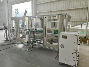 Enjuagadora de botellas con aire ionizado y sujeción por pinzas